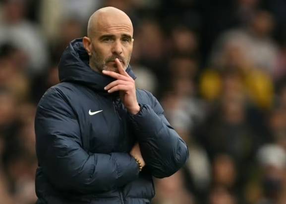 集结日切尔西备战欧联，调整名单细节曝光，球迷炸锅，资深球员宣示担当(大巴黎主帅锁喉切尔西球员)