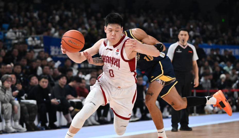 关于转折点广厦男篮强势反弹，CBA常规赛关键时刻攻防权衡，管理层满意，资深球员宣示担当的信息